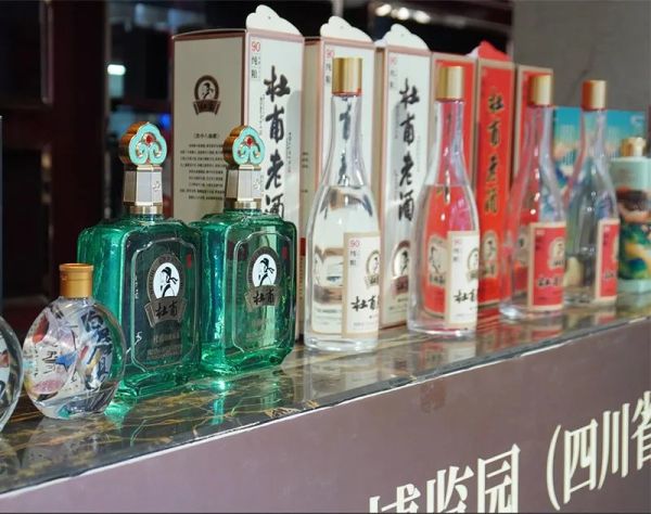 上市公司從珠寶和放貸轉戰白酒,“詩酒第一股”真的來了?
