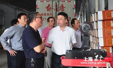 區(qū)人大常委會(huì)主任許謀賽到郁金香釀造公司調(diào)研